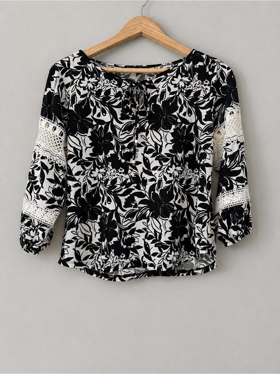 Adrienne Vittadini Tops - Adrienne Vittadini Women’s Medium Black White Floral Blouse Lace 3/4 Sleeve Boho